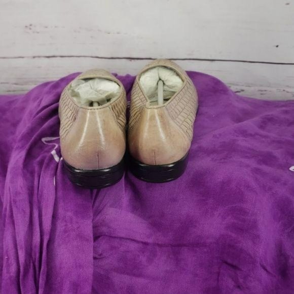 Trotters Beige Leather Upper Slide On Shoes - Picture 4 of 8